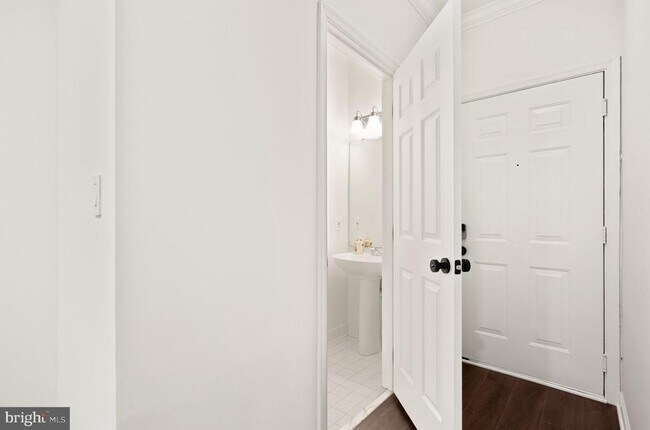 Foto del edificio - 1704 Lake Shore Crest Dr
