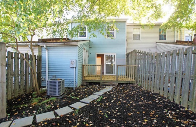 Building Photo - 90 Village Dr