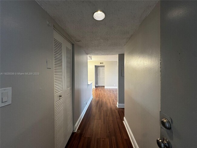 Foto del edificio - 5612 Rock Island Rd