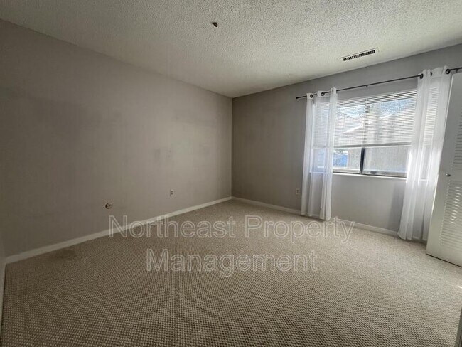 Building Photo - 59 Highwood Dr