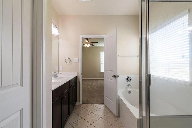 Building Photo - 1508 Paint Brush Dr