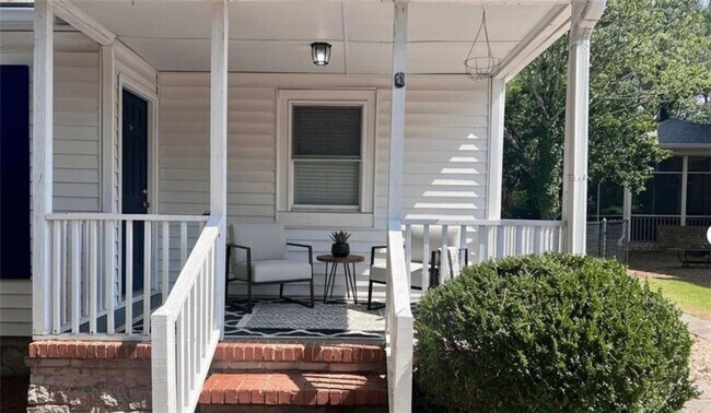 Foto del edificio - 2595 Ashford Rd NE