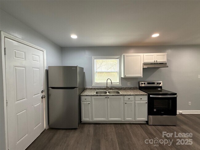 Foto del edificio - 4912 Winchester St