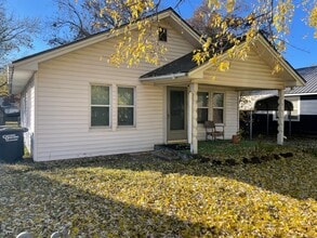 Building Photo - 625 W Ford St