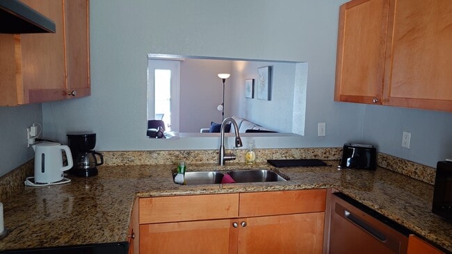Building Photo - 3837 Pompano Dr SE