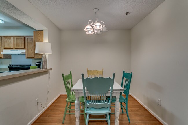 Área de comedor - 513 Frank Thomas Ave