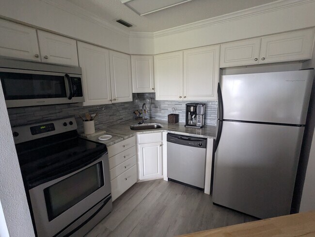 Foto del edificio - 8253 Navarre Pky