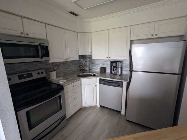 Building Photo - 8253 Navarre Pky