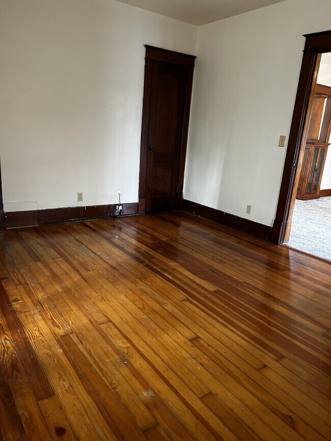 Foto del edificio - 1523 S Washington St