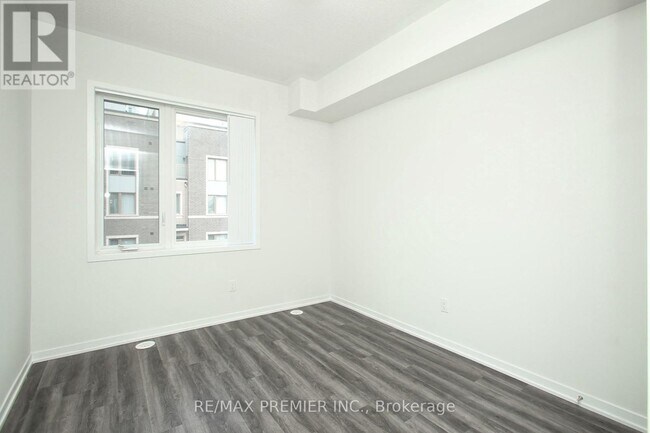 Building Photo - 11-111 Almond Blossom Mews