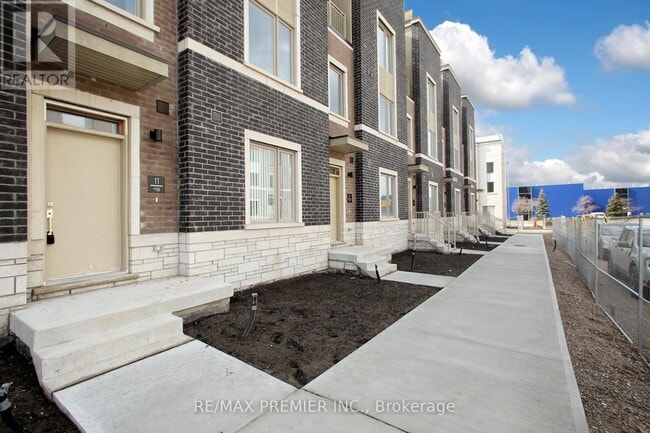Building Photo - 11-111 Almond Blossom Mews