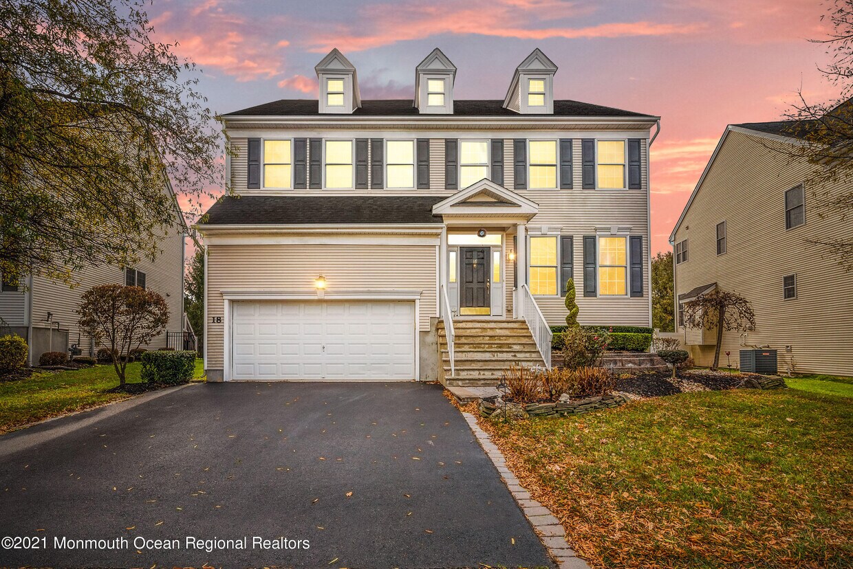 Foto principal - 18 Buckingham Dr