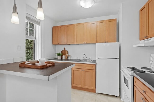 Kitchen - Vallejo Court