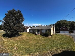 Building Photo - 3290 Shawnee Dr