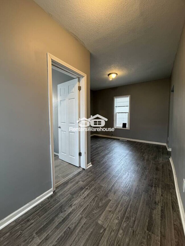Foto del edificio - Available Now 5 bedroom 2 bath Duplex in Minneapolis