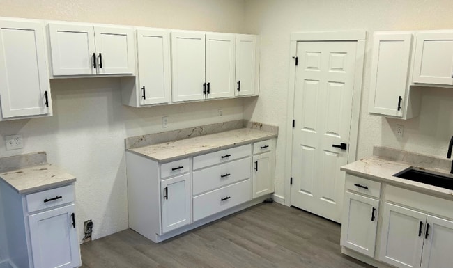 Building Photo - 309 Maple St