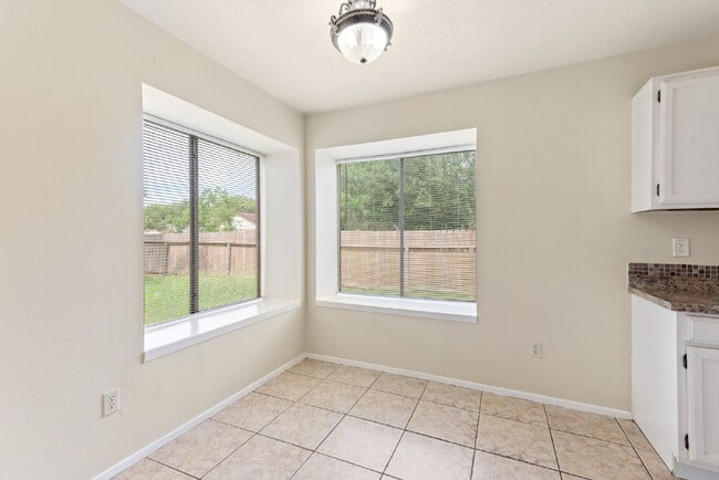 Building Photo - 2602 Orion Dr
