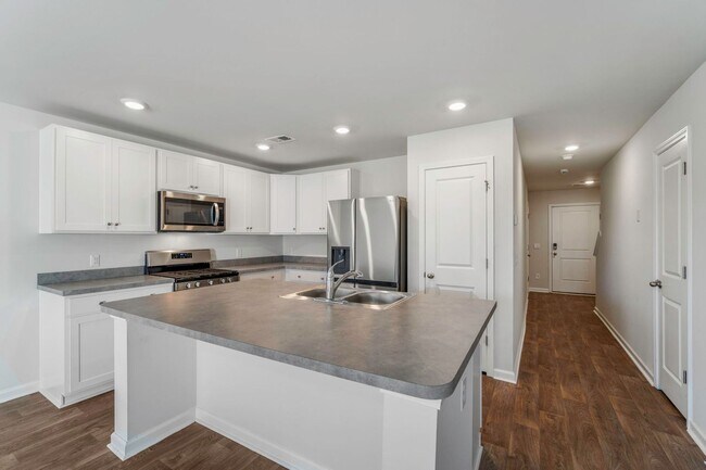 Building Photo - Beautiful 4-Bedroom 2.5 Bath Townhome
