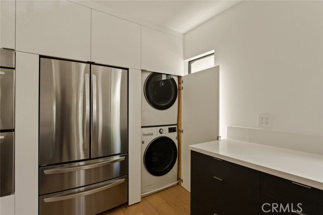 Building Photo - 9846 Cabanas Ave