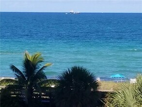 Building Photo - 2457 Collins Ave