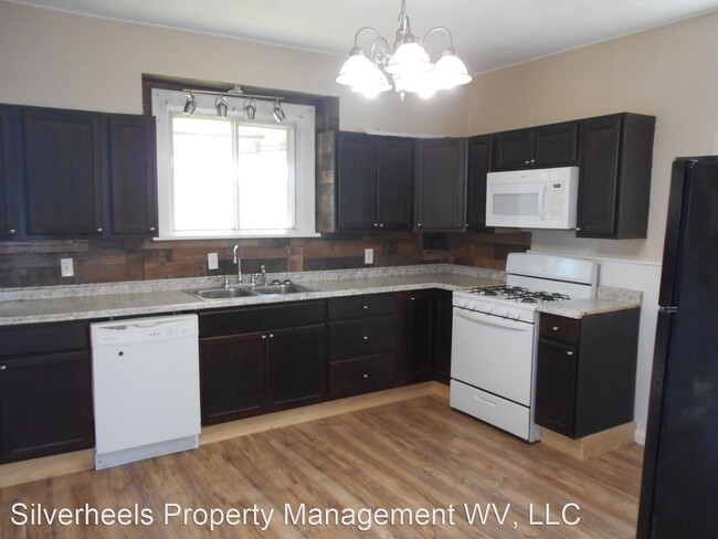 Building Photo - 3 br, 1.5 bath House - 1010 24th Street