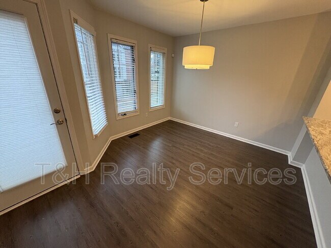 Foto del edificio - 516 Lockerbie Cir N