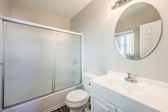 Foto del edificio - 6951 Issac Ave