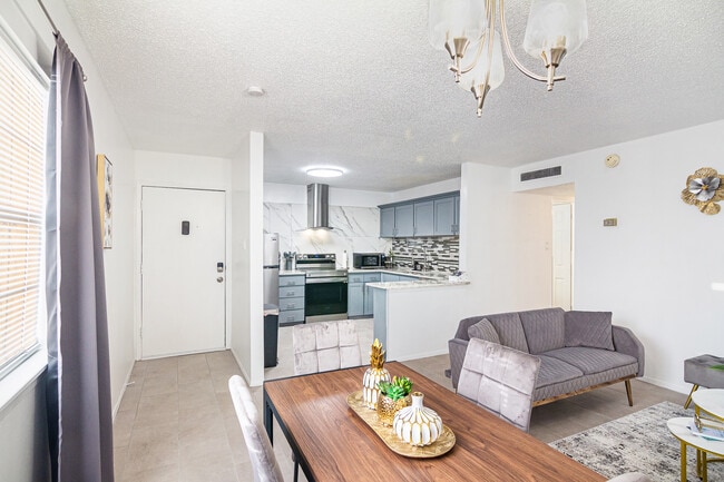 Building Photo - 6400 Edgemere Blvd