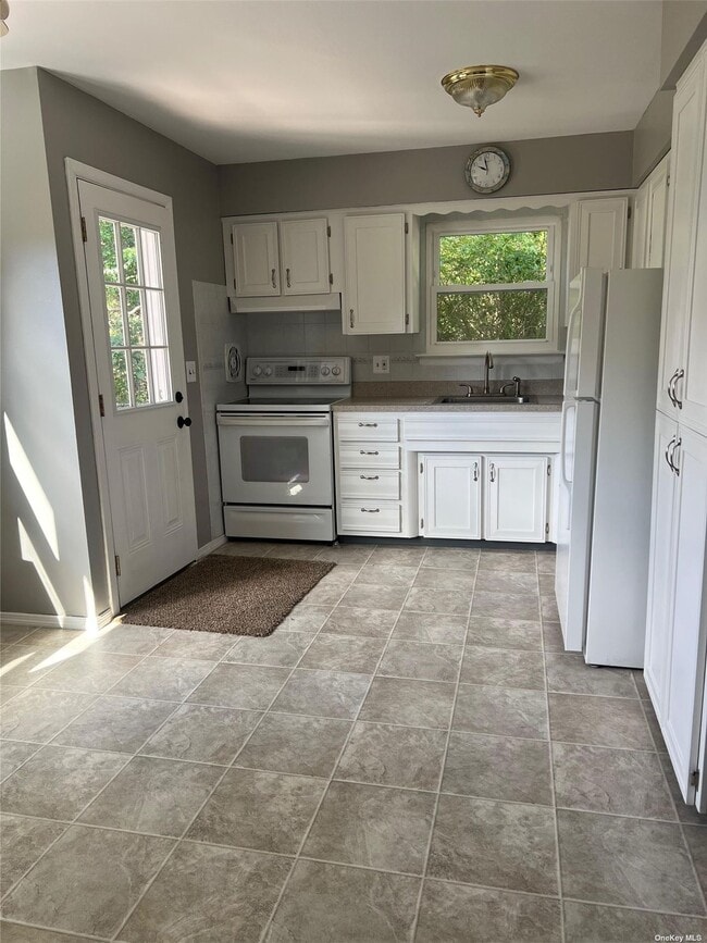 434 Clarice Blvd, Holbrook, NY 11741 Townhome Rentals in Holbrook NY