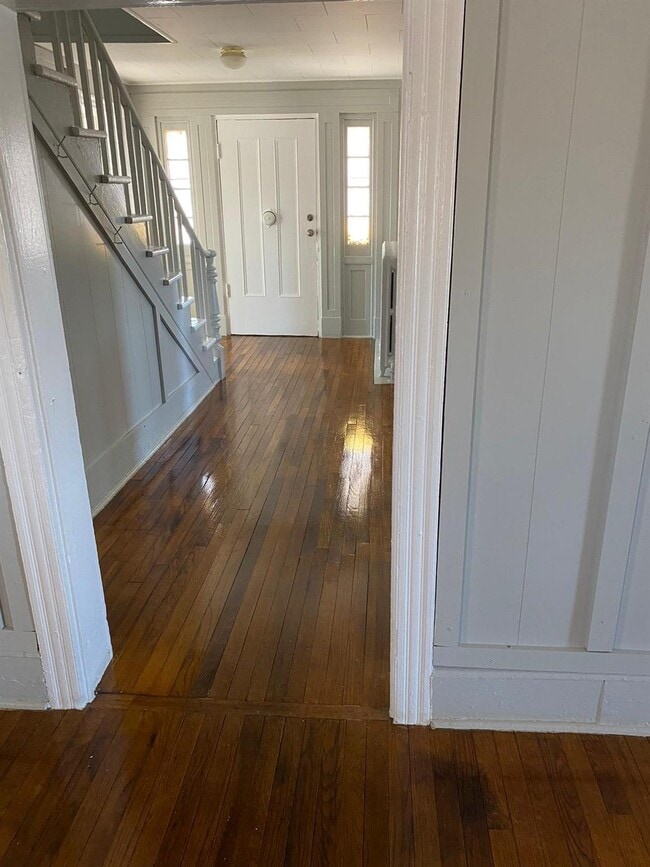 Building Photo - 554 Drexel Dr