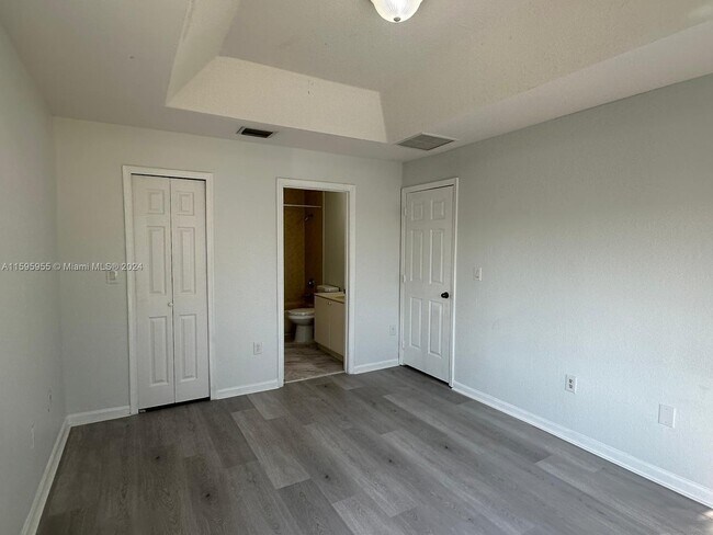 Foto del edificio - 1514 SE 27th St