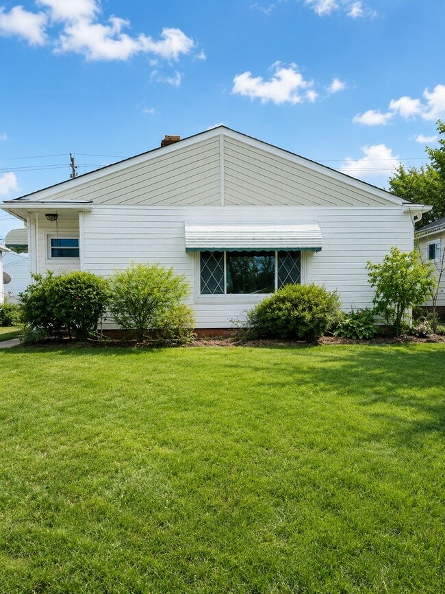 Photo - 3415 Center Dr House