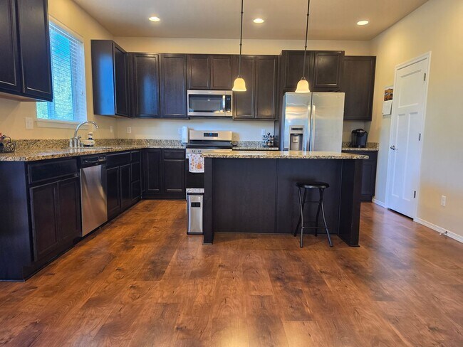 Foto del edificio - 21697 NW Monterey Loop