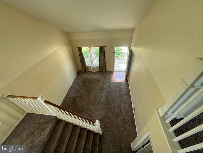 Building Photo - 739 Rothwell Dr