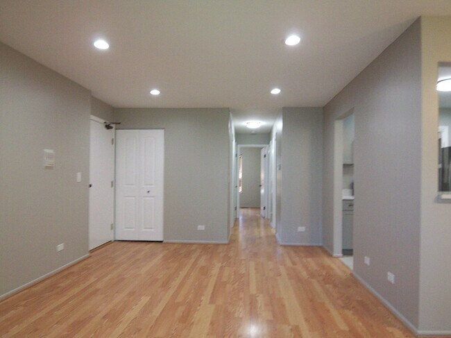 Building Photo - 1546 Williamsburg Dr