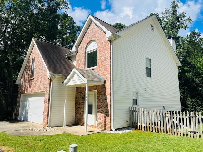 Photo - Great location! Lawncare/water is included... House