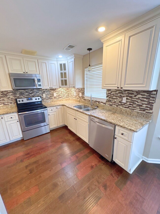 Building Photo - 9456 Club Walk Ct