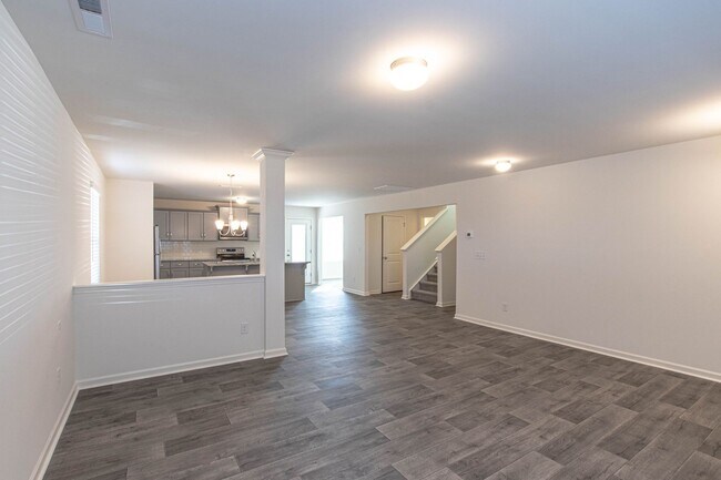 Foto del edificio - BEAUTIFUL 4 Bedroom Home Minutes from I-77