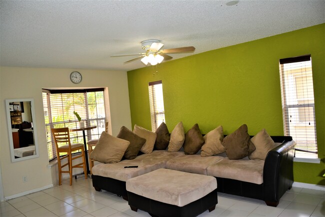 Living Room - 10408 Boynton Pl Cir