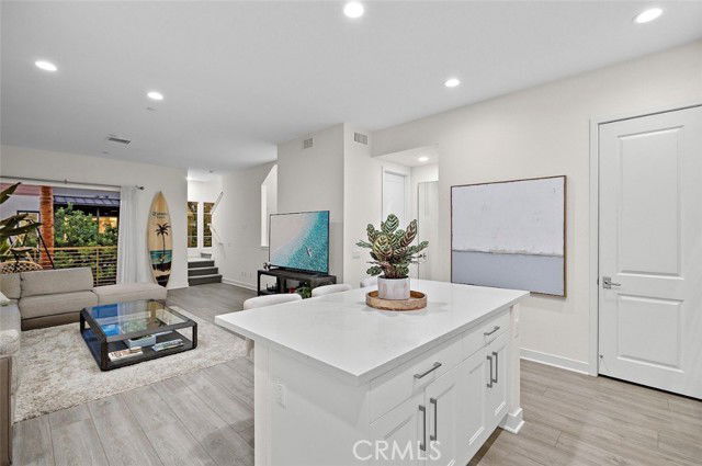 Foto del edificio - 769 Doheny Way