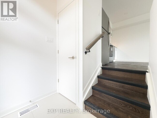 Photo du bâtiment - 25 Fair Oaks Crescent