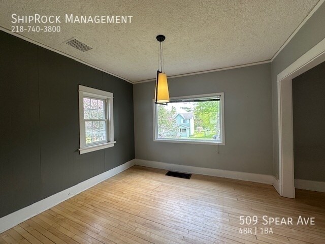 Foto del edificio - 509 Spear Ave