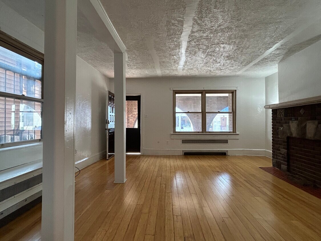 Living Room p1 - 191 Zerby Ave