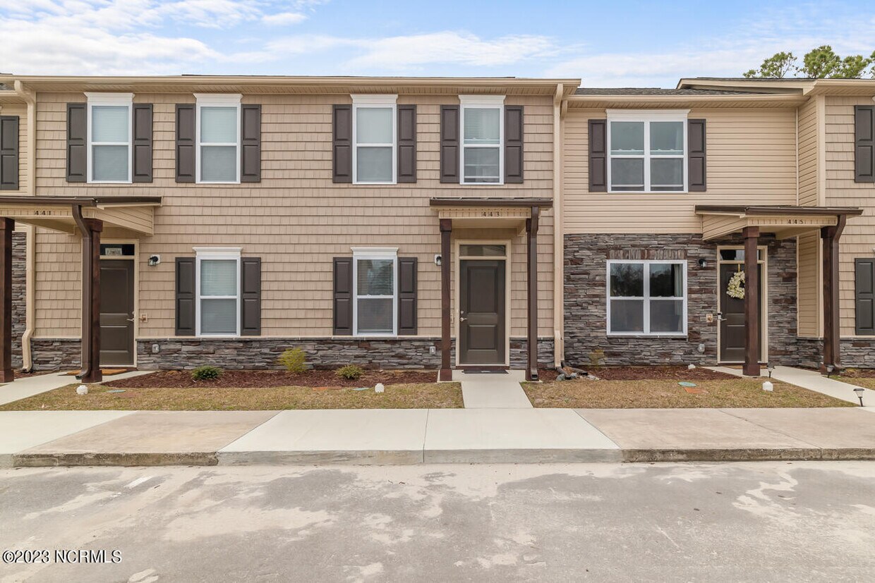 443 Sullivan Loop Rd, Midway Park, NC 28544 Townhome Rentals in