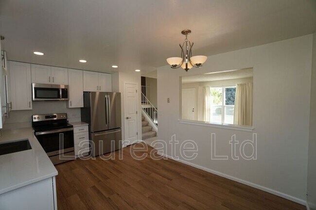Building Photo - 1155 Fern St