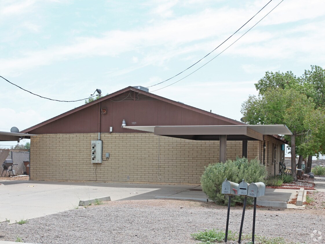 Foto del edificio - 9921-9929 E Billings St