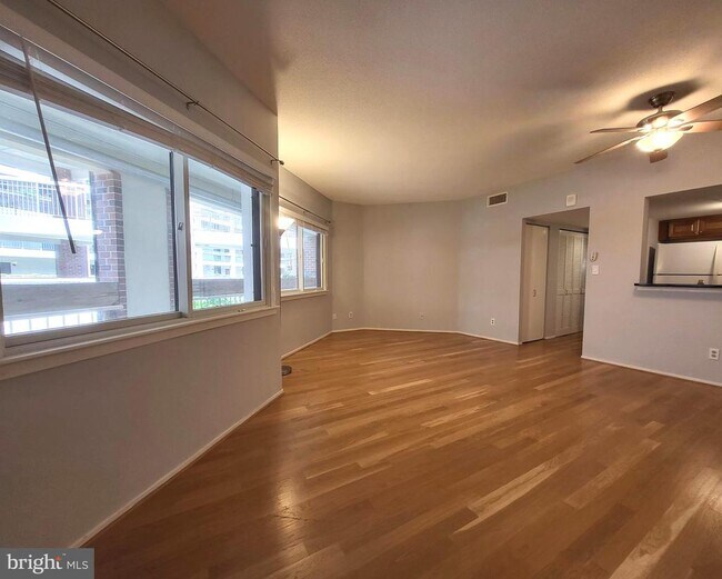 Foto del edificio - 1951 Sagewood Ln