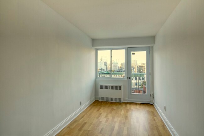 Building Photo - 3460 Rue Durocher