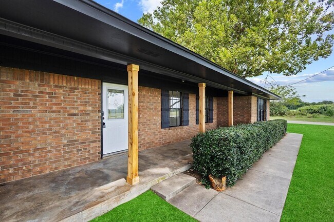 Foto del edificio - 1121 Bones Chapel Rd