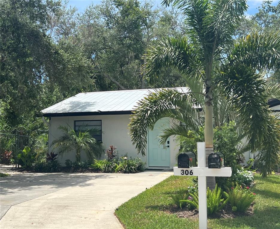 Foto principal - 306 19th St E